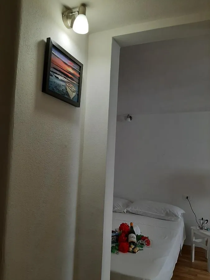 Oceania Apartment 切法卢