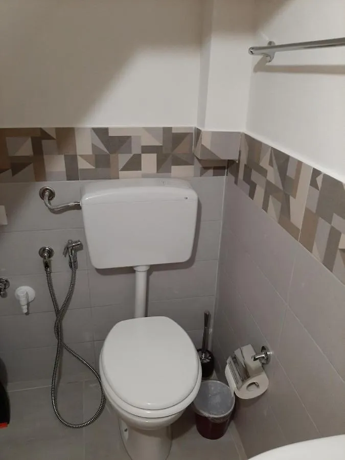 Oceania Apartment 切法卢 招待所