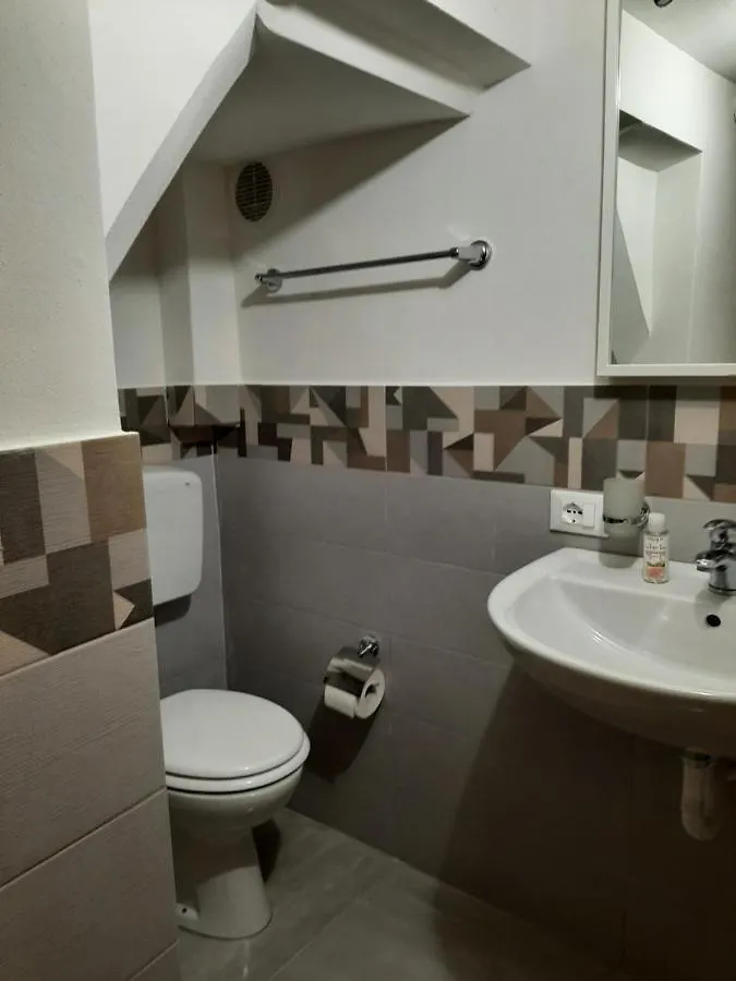 Oceania Apartment 切法卢 招待所