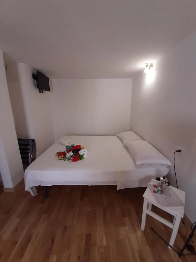 Oceania Apartment 切法卢 招待所