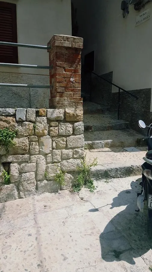 Oceania Apartment 切法卢